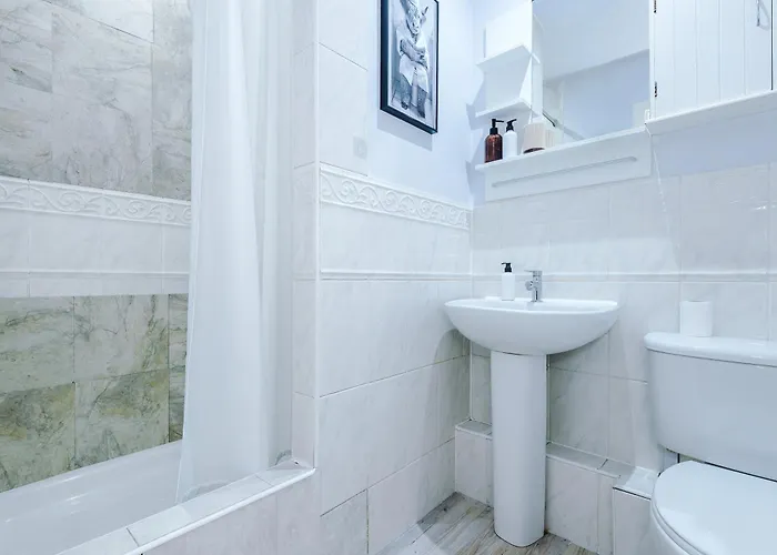 2br Heights Sleeps 7 Parking & Wifi 아파트