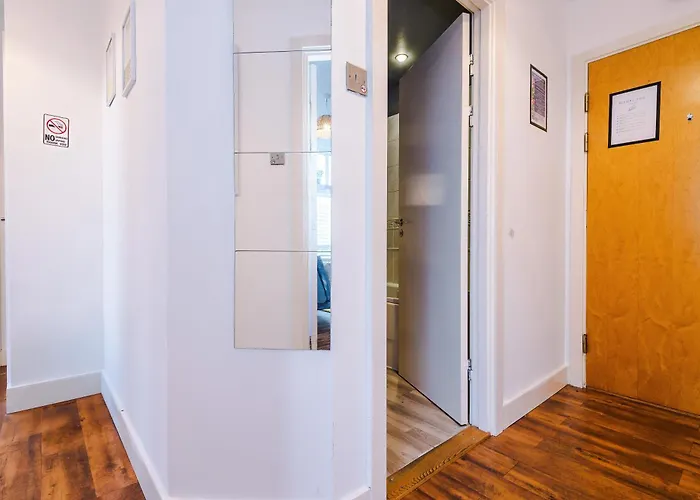 아파트 2br Heights Sleeps 7 Parking & Wifi *