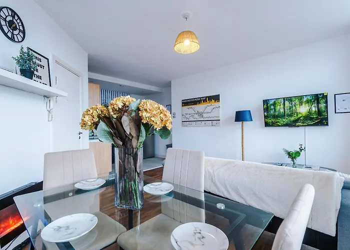 2br Heights Sleeps 7 Parking & Wifi * 맨체스터