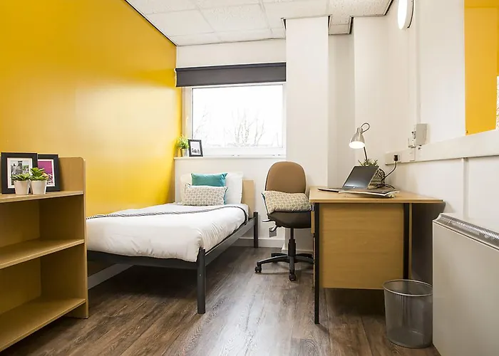 John Lester And Eddie Colman Courts In Salford Apartament