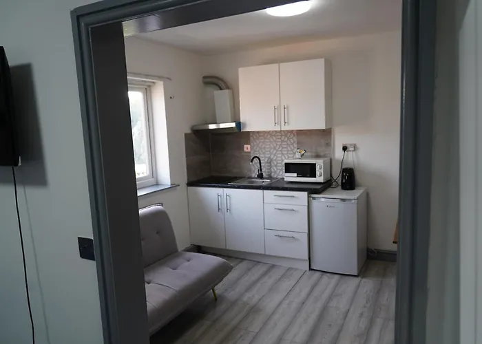 Hills View * Manchester