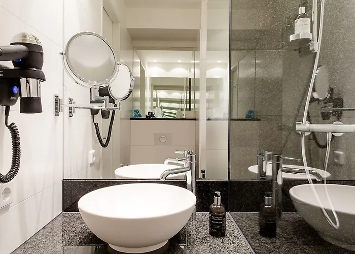 One Manchester-st. Peter's Square Hotel 3*