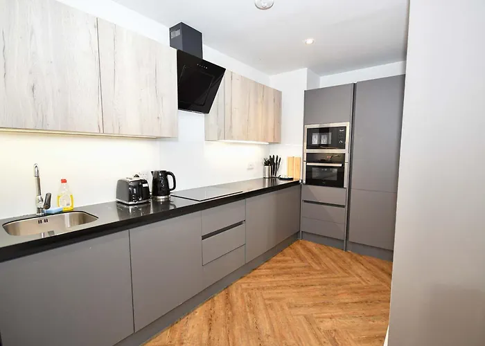 Lovely 3bed Flat In W Security * Manchester