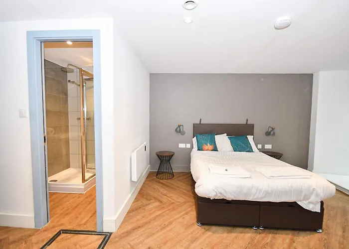 Lovely 3bed Flat In W Security