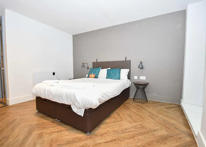 Lovely 3bed Flat In W Security Apartment Manchester