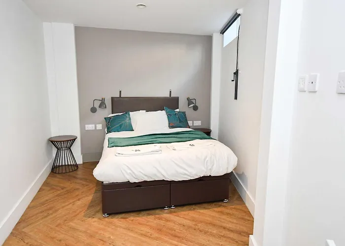 Lovely 3bed Flat In W Security *