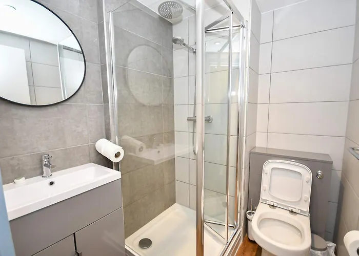 Lovely 3bed Flat In W Security Apartment *