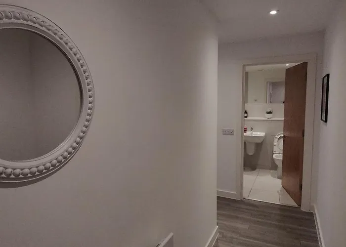 Apartamento Bee Cosy - Near Train Stations And Shopping Centre With Paid Private Parking, 500mbps Internet And Netflix Mánchester