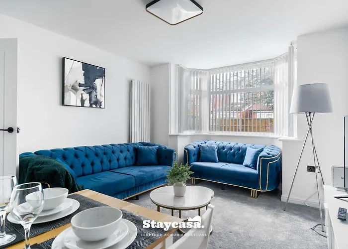 Spacious 4-bed Near Didsbury *