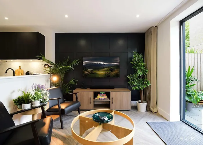 Eden At The Heim Tatil Evi Manchester