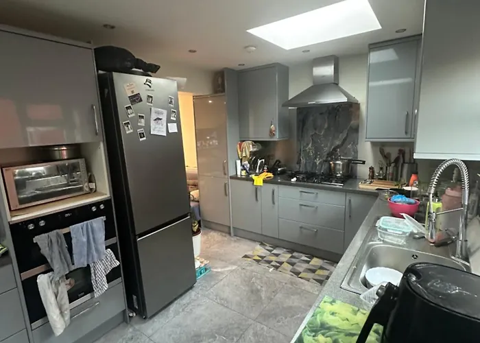 منزل للإقامة Contemporary Guest With Private Bathroom Near Centre