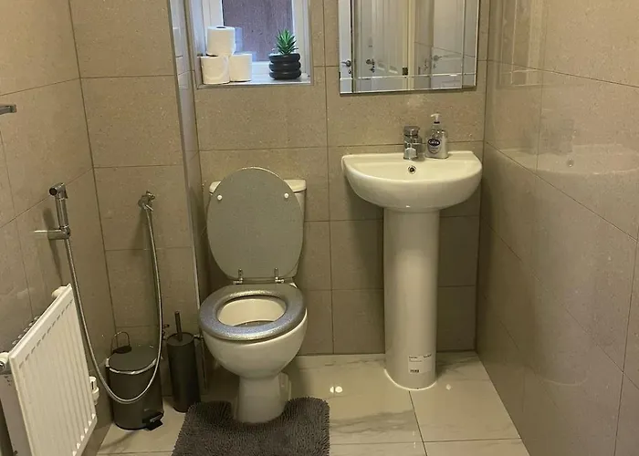 New 4 Bedroom House Sleeps 7, 5mins Etihad, Coop Live, Centre Dom wakacyjny Manchester