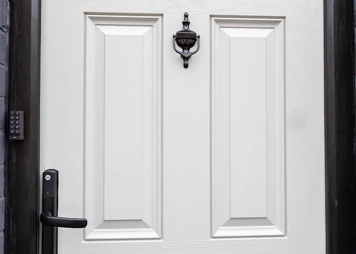 The Groves Room 2- Close To Mri, City Centre & Uni