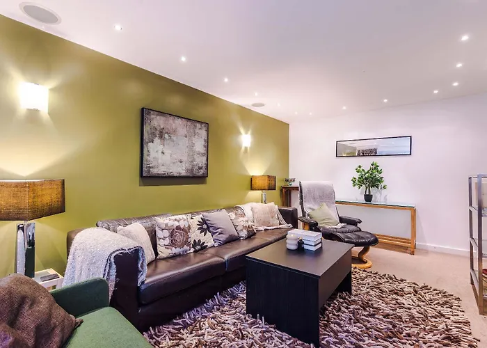 Luxury 5br Near Airport Wifi *