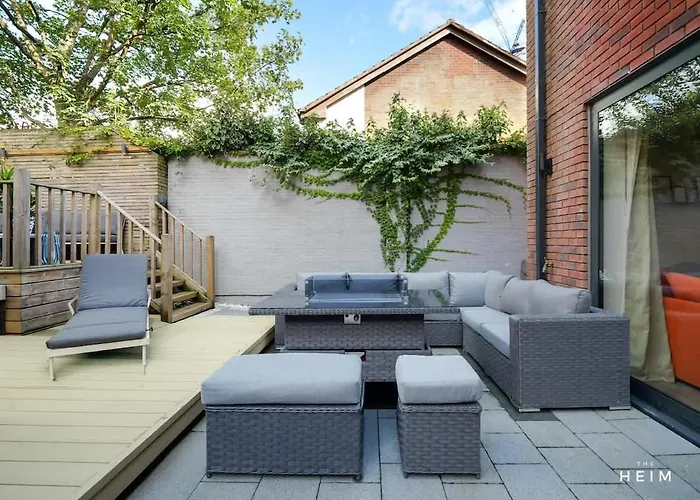 Eden At The Heim Tatil Evi Manchester