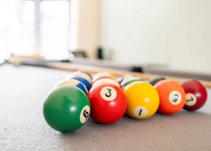 Spacious 3br - Pool Table - Games - Sleeps 9 別荘 *