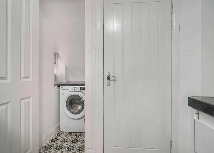 Guestready - Charming Retreat With Private Patio 게스트하우스 맨체스터