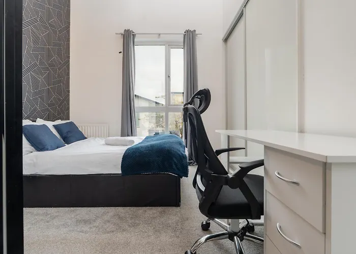 Chic 3bd Abode With Pool Table - Etihad - Coop Live - Free Parking * مانشستر