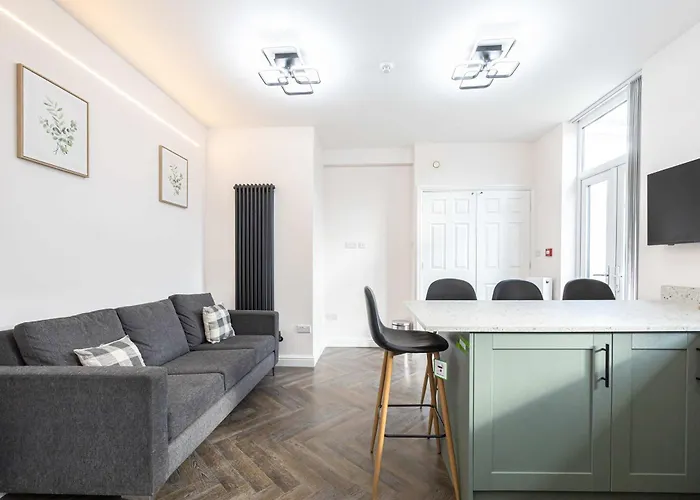 Vakantiehuis The Groves House- 4 En-suite Beds, Close To Hospital & Mcr Uni *