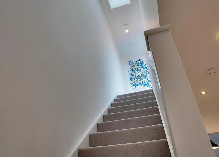 Dom wakacyjny Luxurious 4Br Townhouse Rooftop Hot Tub Manchester