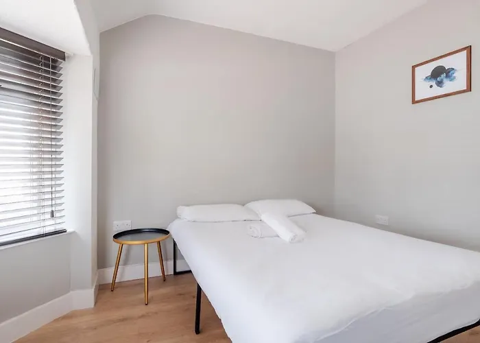 Spacious 3br - Pool Table - Games - Sleeps 9 別荘 *