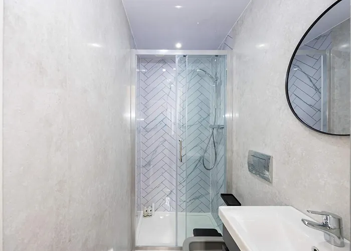 The Groves Room 2- Close To Mri, City Centre & Uni