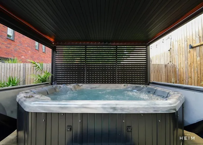 Eden At The Heim Tatil Evi Manchester