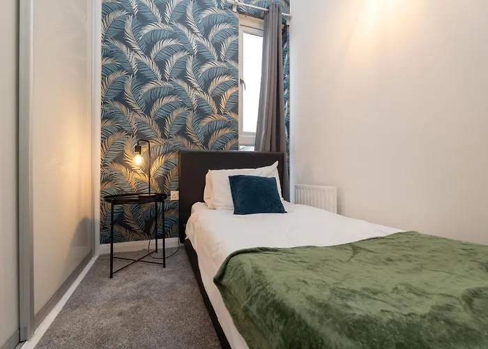 بيت للعطل Chic 3bd Abode With Pool Table - Etihad - Coop Live - Free Parking مانشستر