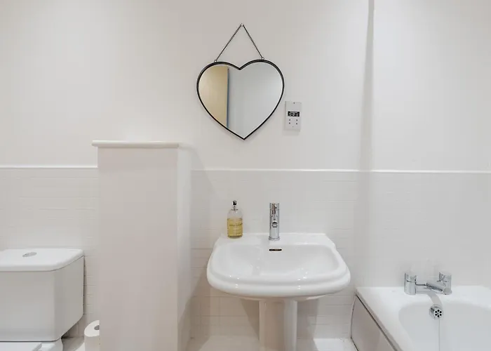 بيت للعطل Chic 3bd Abode With Pool Table - Etihad - Coop Live - Free Parking *