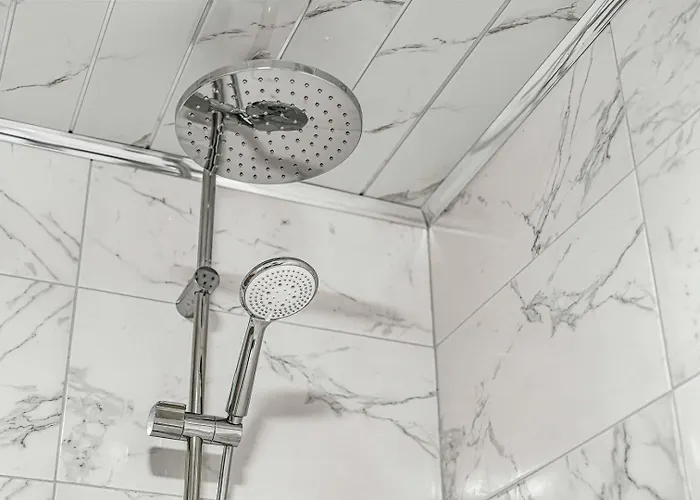 Guestready - Charming Retreat With Private Patio 게스트하우스 4*