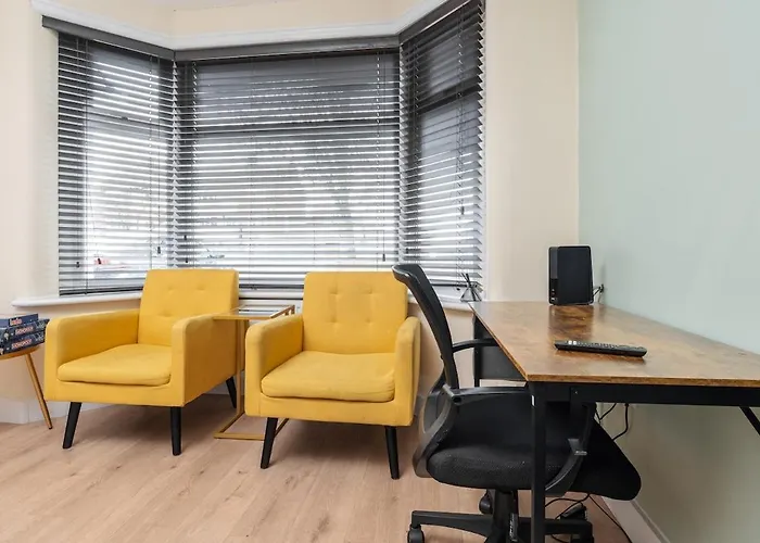 Spacious 3br - Pool Table - Games - Sleeps 9 別荘 *