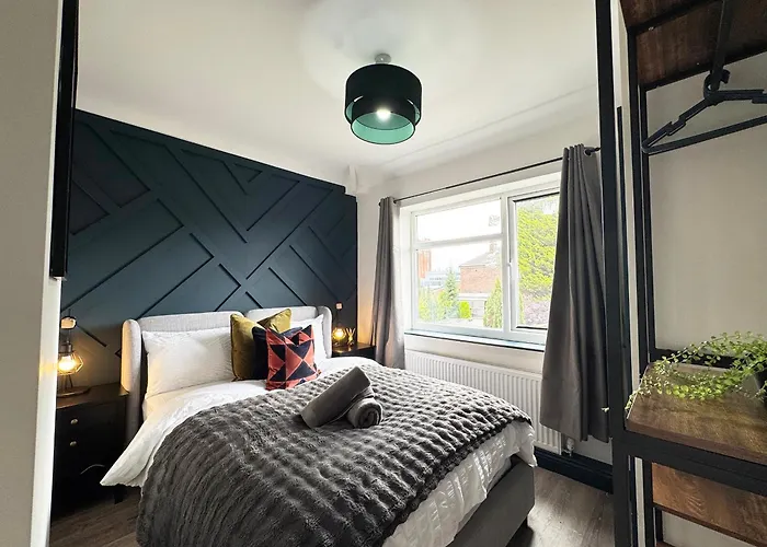 Family & Pet-friendly 5pp, Parking, 20 Min To * Manchester