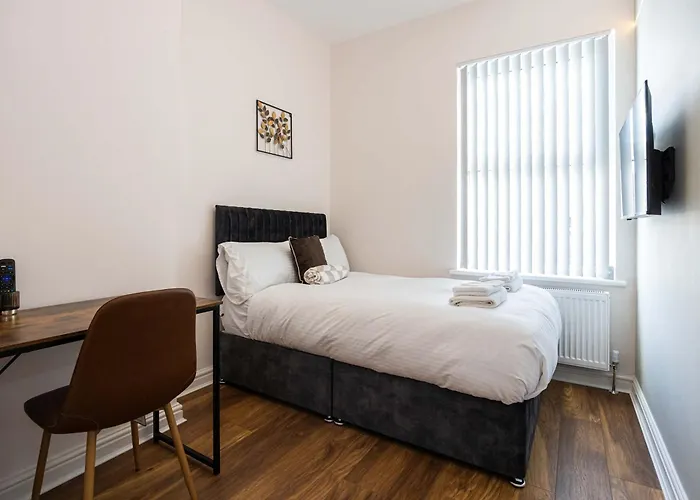 The Groves House- 4 En-suite Beds, Close To Hospital & Mcr Uni Manchester