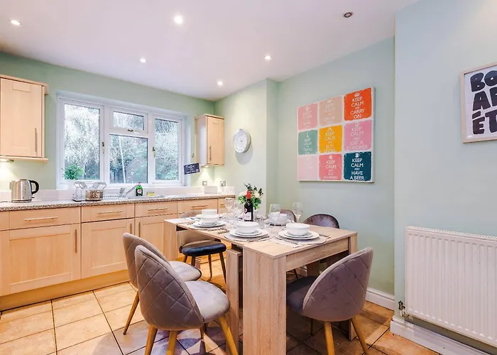 Luxury 5br Near Airport Wifi Manchester