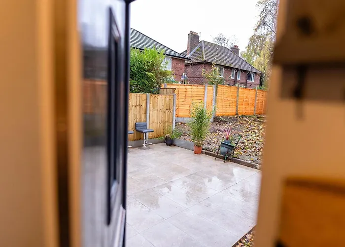 Sleeps 5 - Free Parking Wifi Near Airport & Manchester