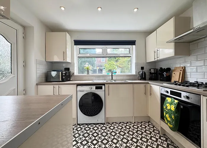 Family & Pet-friendly 5pp, Parking, 20 Min To * Manchester