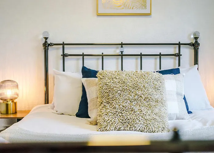 Luxury 5br Near Airport Wifi *