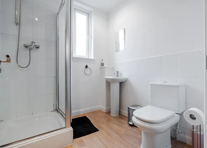 Chic 3bd Abode With Pool Table - Etihad - Coop Live - Free Parking بيت للعطل مانشستر