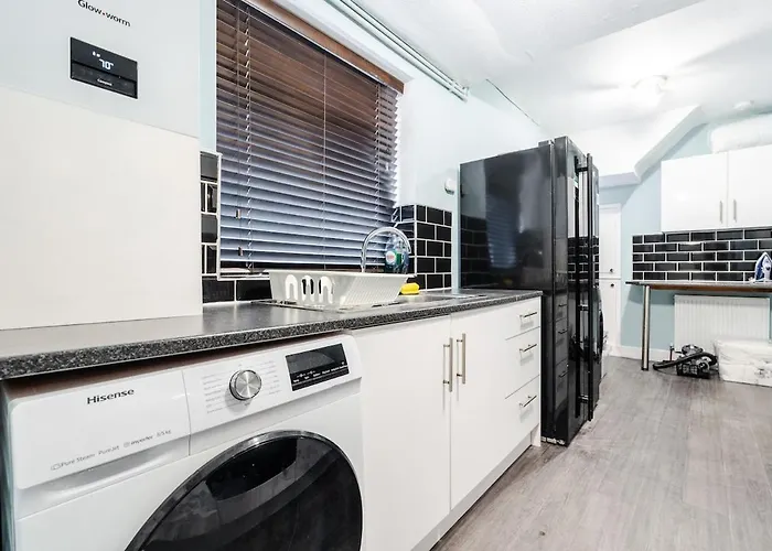 Spacious 3br - Pool Table - Games - Sleeps 9 別荘