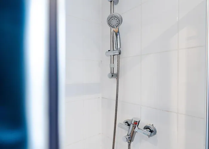 Chic 3bd Abode With Pool Table - Etihad - Coop Live - Free Parking