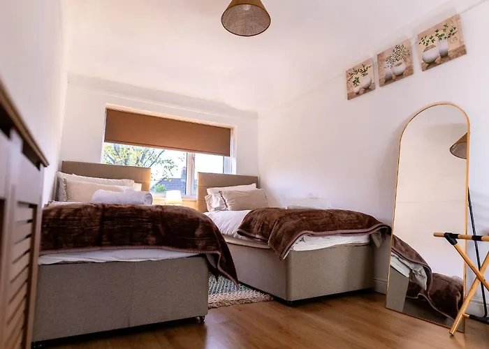 펜션 Sleeps 5 - Free Parking Wifi Near Airport &