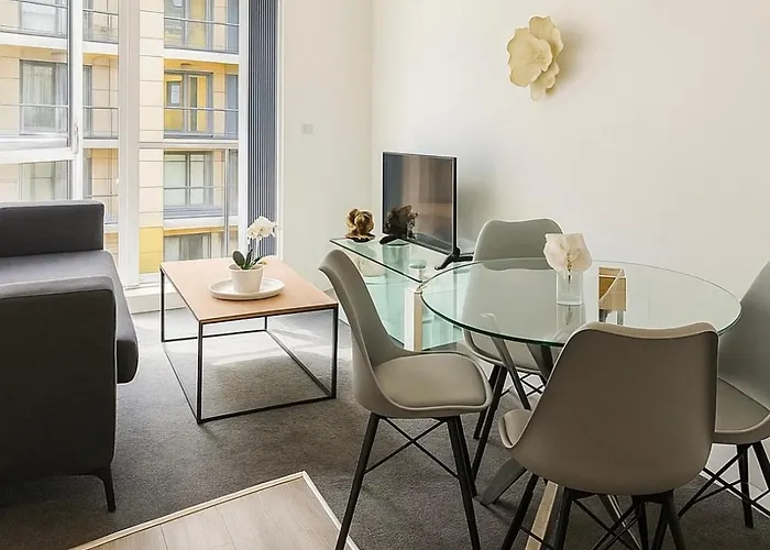 Riverfront Serenity Apartament