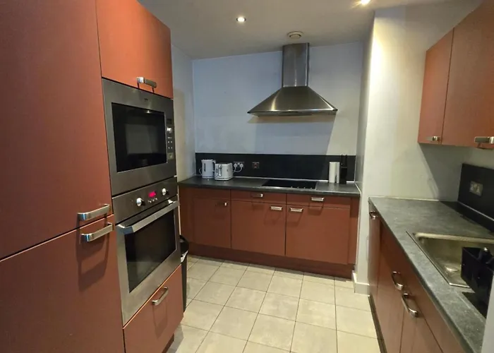 Cosy 2 Bedroom مانشستر