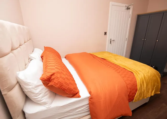 Elegant And Modern 3 Double Bedroom Near Centre Entire House Parking Bed & Breakfast