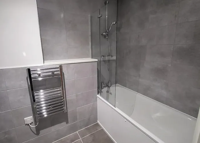 Pleasant 2 Bedroom In Salford Quays 맨체스터