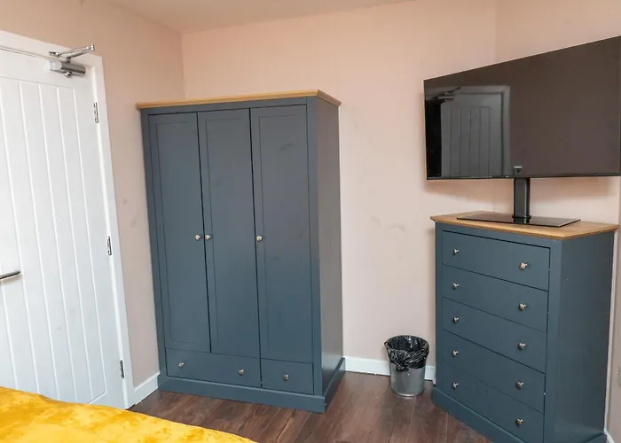 Elegant And Modern 3 Double Bedroom Near Centre Entire House Parking Bed & Breakfast