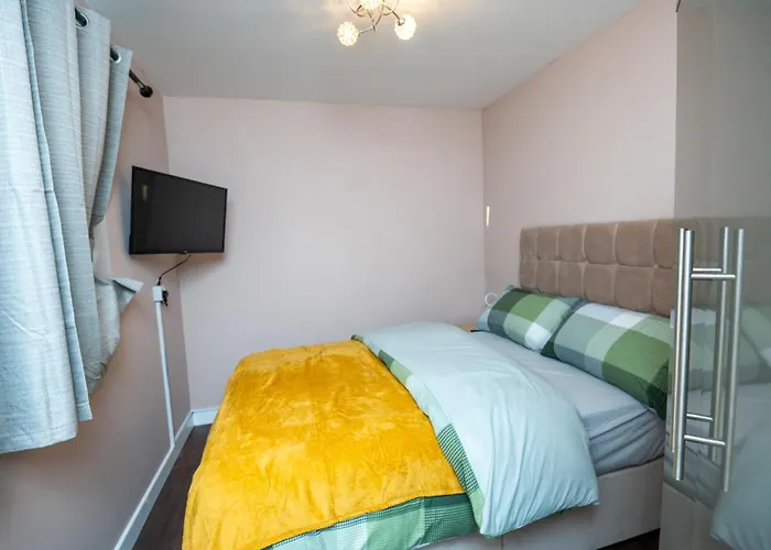 Bed & Breakfast Elegant And Modern 3 Double Bedroom Near Centre Entire House Parking