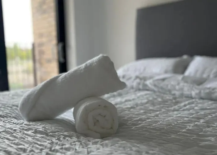 Joyful Group - Stylish 2 Bedroom Duplex With Sofa Bed In Salford M5 * Mánchester