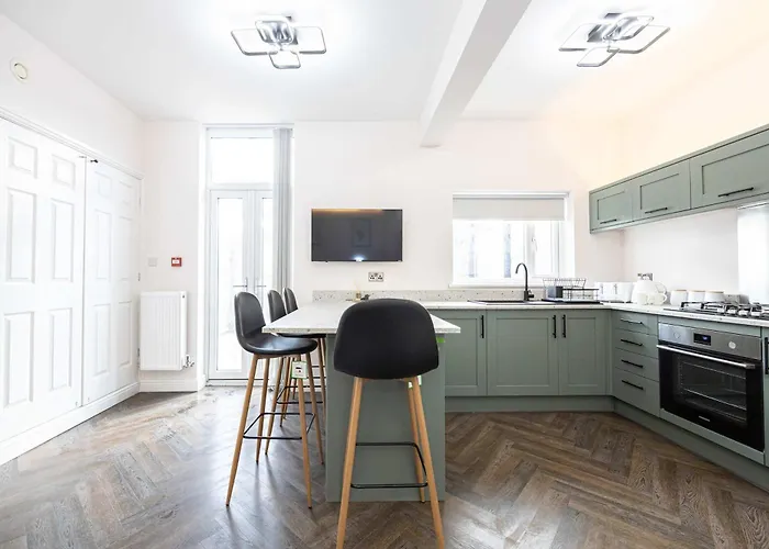 The Groves 3- Close To Mri, Centre & Uni Appartement