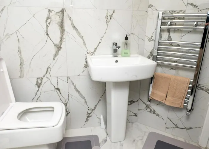 Elegant And Modern 3 Double Bedroom Near Centre Entire House Parking